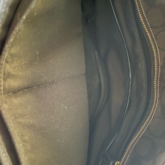 Baby bag coach brand authentic. Gently used. Kept in closet. Kept clean - Picture 3 of 6